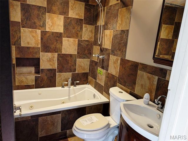 630 Lamplight Lane, Hazelwood, MO 63042