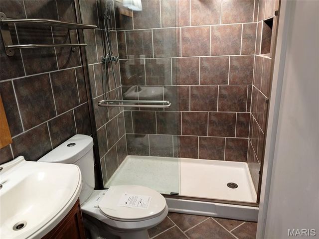 630 Lamplight Lane, Hazelwood, MO 63042