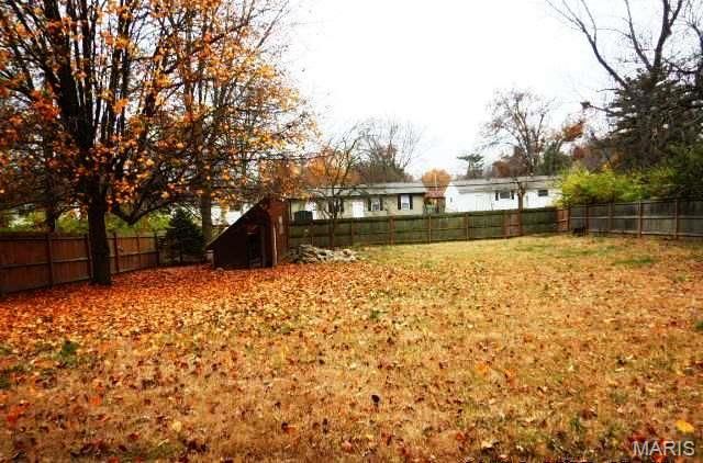 630 Lamplight Lane, Hazelwood, MO 63042