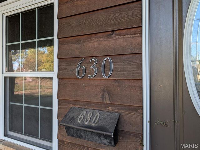 630 Lamplight Lane, Hazelwood, MO 63042
