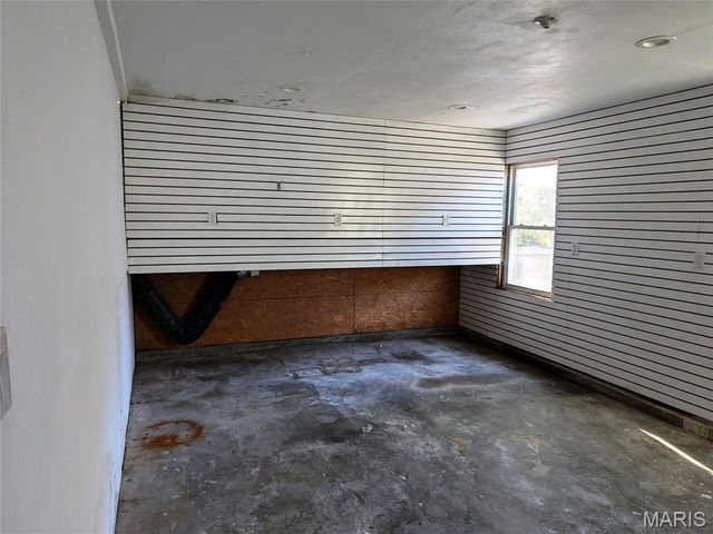 630 Lamplight Lane, Hazelwood, MO 63042