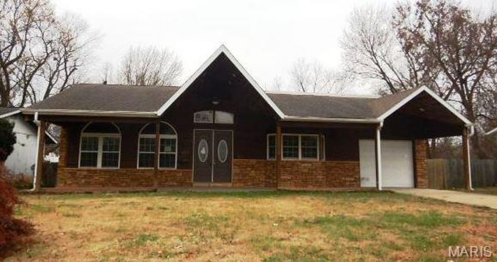 630 Lamplight Lane, Hazelwood, MO 63042