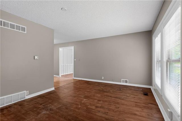 7807 Ruskin Way, Kansas City, MO 64134