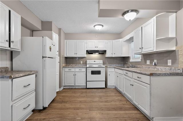 7807 Ruskin Way, Kansas City, MO 64134