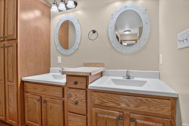 57481 Emerald Chase Lane, Goshen, IN 46528