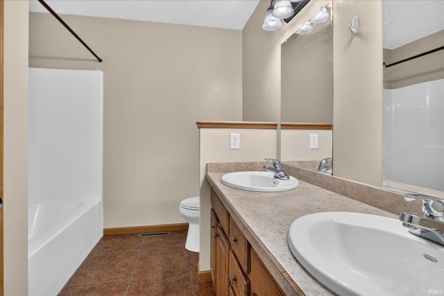 57481 Emerald Chase Lane, Goshen, IN 46528