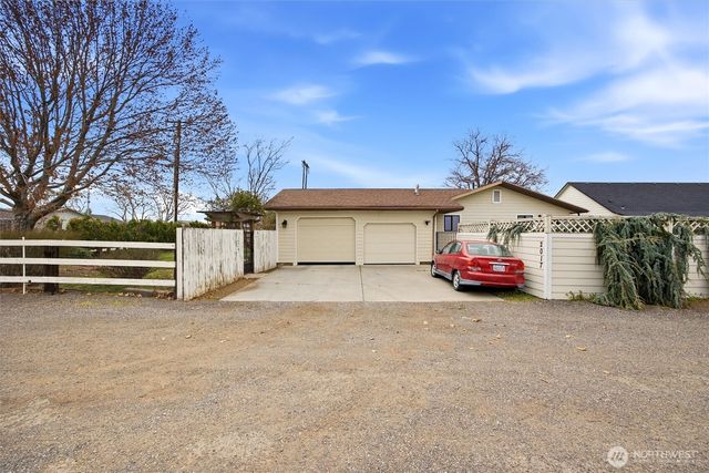 2017 S Washington Street, Kennewick, WA 99337