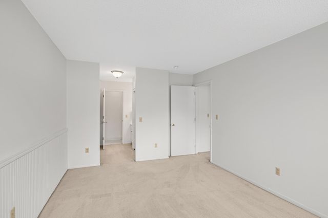 8944 Neill Lake Road 142B, Eden Prairie, MN 55347