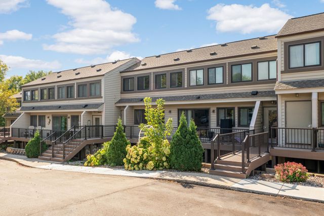 8944 Neill Lake Road 142B, Eden Prairie, MN 55347