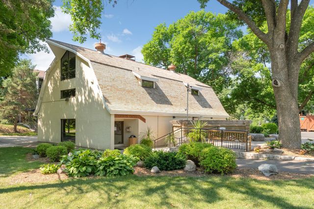 8944 Neill Lake Road 142B, Eden Prairie, MN 55347