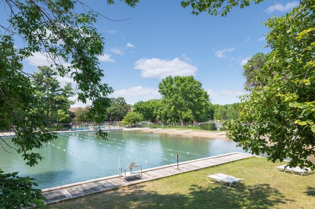 8944 Neill Lake Road 142B, Eden Prairie, MN 55347