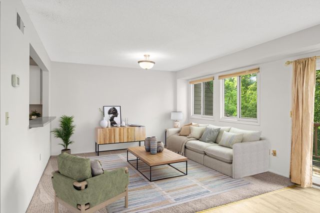 8944 Neill Lake Road 142B, Eden Prairie, MN 55347