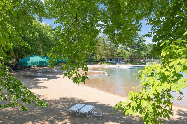 8944 Neill Lake Road 142B, Eden Prairie, MN 55347