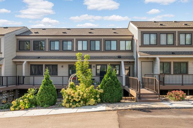 8944 Neill Lake Road 142B, Eden Prairie, MN 55347