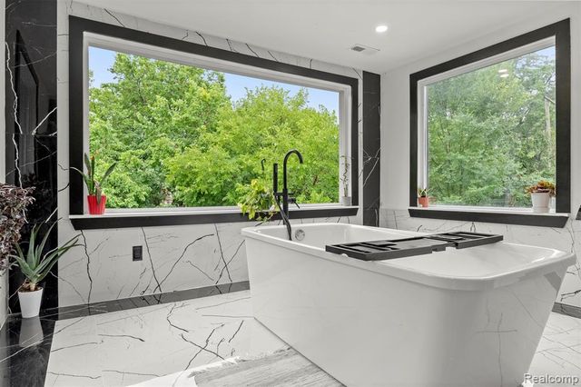 2283 Lamothe Street, Detroit, MI 48206