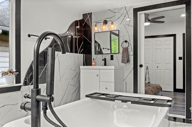 2283 Lamothe Street, Detroit, MI 48206