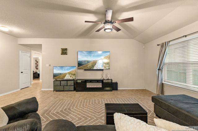 1827 Aspen Silver, San Antonio, TX 78245