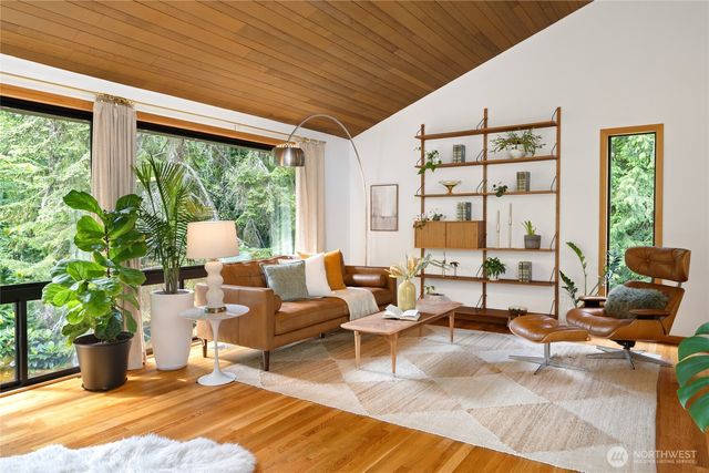 4851 88th Place SE, Mercer Island, WA 98040