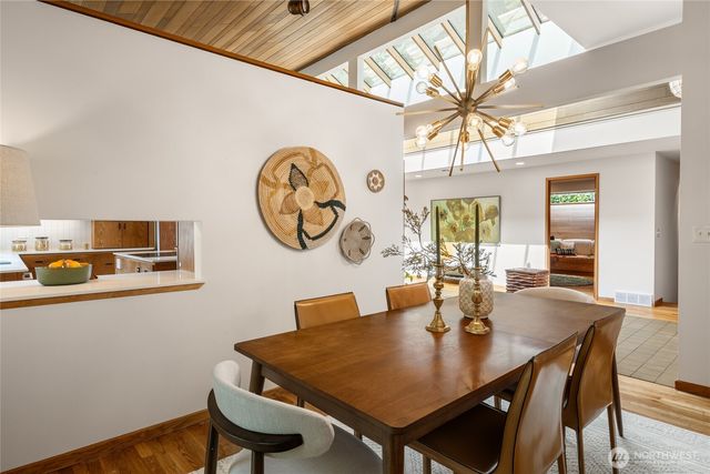 4851 88th Place SE, Mercer Island, WA 98040