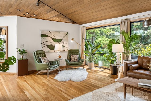 4851 88th Place SE, Mercer Island, WA 98040