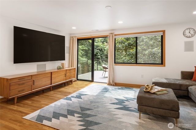 4851 88th Place SE, Mercer Island, WA 98040