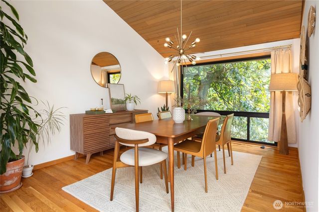 4851 88th Place SE, Mercer Island, WA 98040