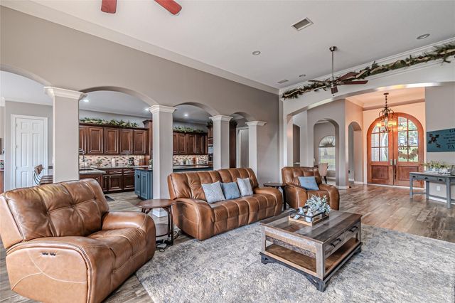 15569 Crown Oaks Drive, Montgomery, TX 77316