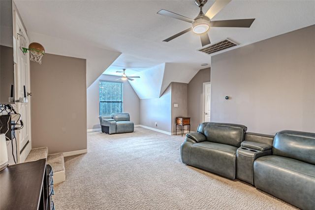 15569 Crown Oaks Drive, Montgomery, TX 77316