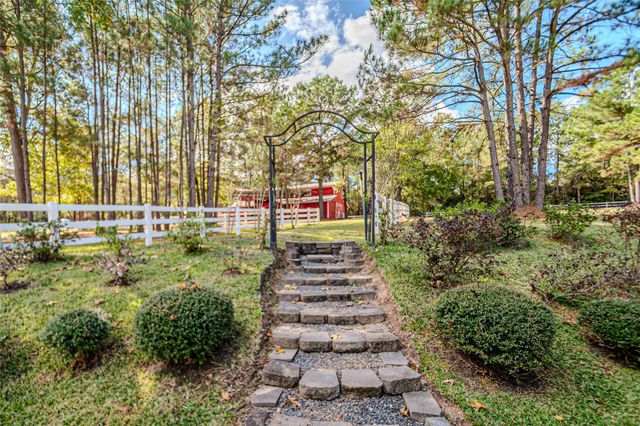 15569 Crown Oaks Drive, Montgomery, TX 77316