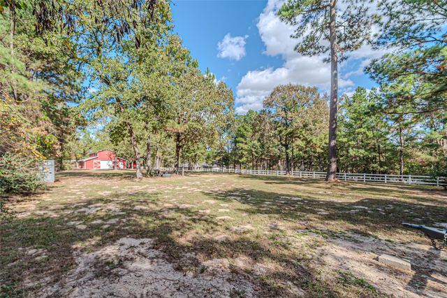 15569 Crown Oaks Drive, Montgomery, TX 77316