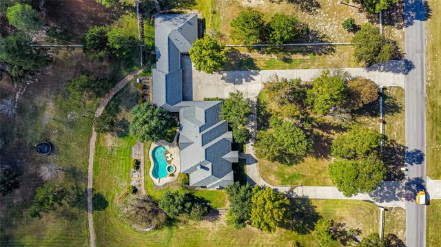 15569 Crown Oaks Drive, Montgomery, TX 77316