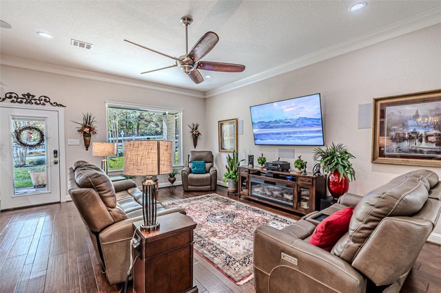 15569 Crown Oaks Drive, Montgomery, TX 77316