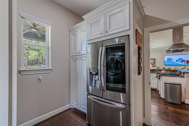 15569 Crown Oaks Drive, Montgomery, TX 77316