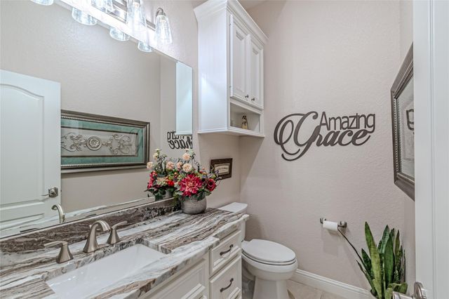 15569 Crown Oaks Drive, Montgomery, TX 77316