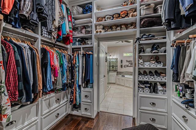 15569 Crown Oaks Drive, Montgomery, TX 77316