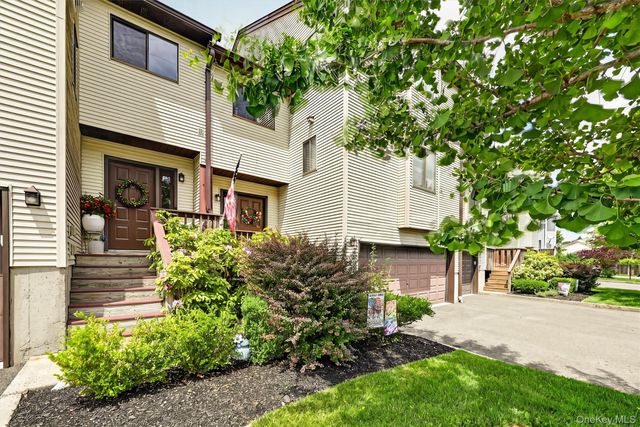 6 Linda Court, Nanuet, NY 10954