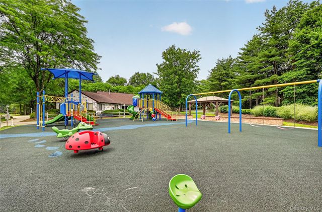 6 Linda Court, Nanuet, NY 10954