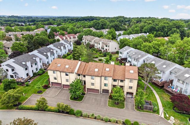 6 Linda Court, Nanuet, NY 10954