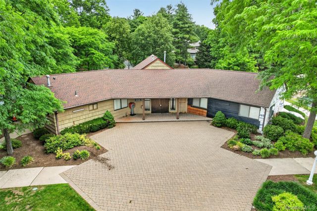 6 Linda Court, Nanuet, NY 10954