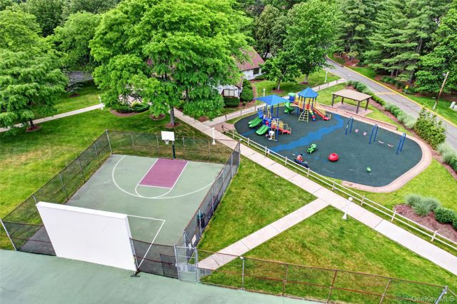 6 Linda Court, Nanuet, NY 10954