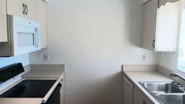 2724 HIDDEN LAKE BOULEVARD A, Sarasota, FL 34237