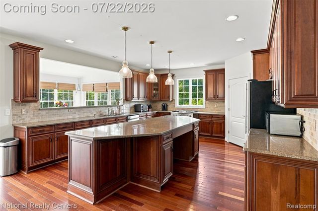 17477 Mystic Valley Court, Northville, MI 48168