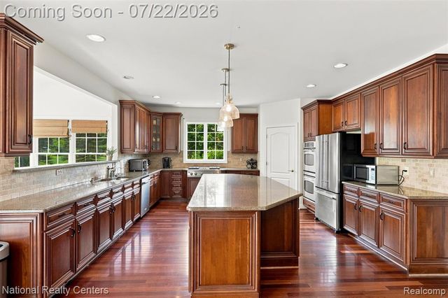 17477 Mystic Valley Court, Northville, MI 48168