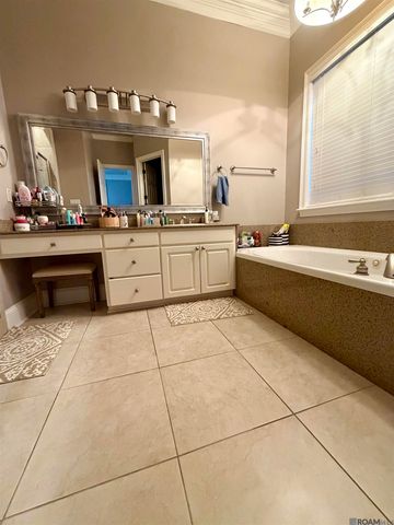 12057 Lake Estates Ave, Baton Rouge, LA 70810