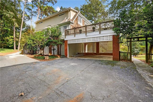 1018 Peachtree Battle NW Circle, Atlanta, GA 30327