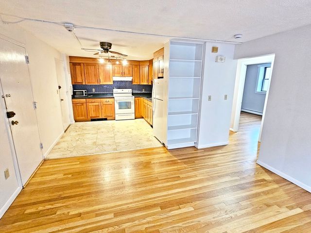 70 Jamaicaway 16, Boston, MA 02130