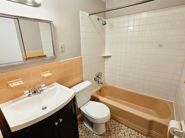 70 Jamaicaway 16, Boston, MA 02130