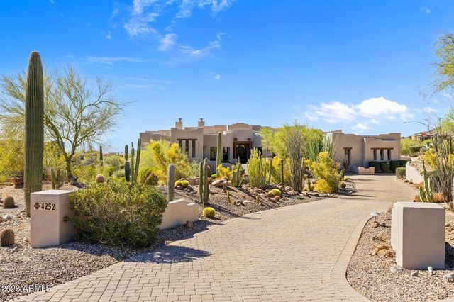 4252 N DIAMOND Point, Mesa, AZ 85207