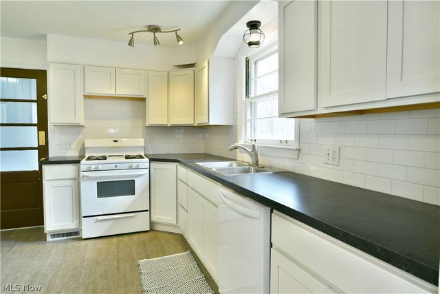 2262 Niles Cortland Road NE, Cortland, OH 44410