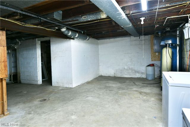 2262 Niles Cortland Road NE, Cortland, OH 44410